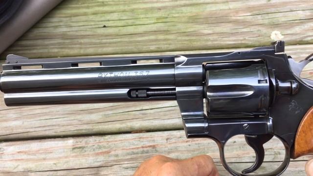 Smith and Wesson 586 vs Colt Python смотреть онлайн
