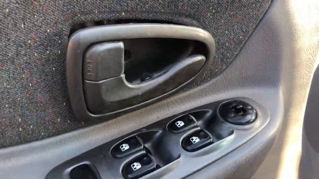 Как снять дверную обшивку на автомобиле Hyundai Accent смотреть онлайн