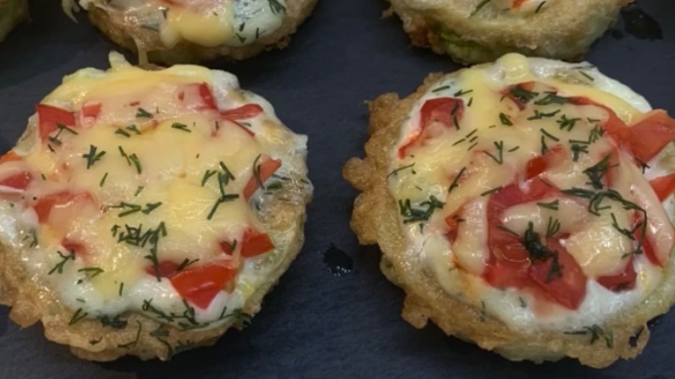 Кабачки с помидором и сыром смотреть онлайн