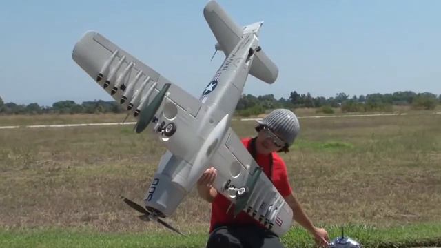 Обзор самолета DOUGLAS A 1 SKYRAIDER смотреть онлайн