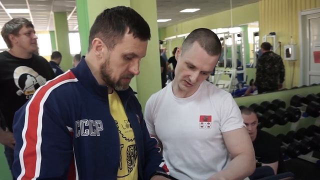 Заруба в ЖИМЕ лежа, Продавец VS Гога Тупурия !!! смотреть онлайн