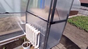 Термопривод для теплицы. Один термопривод открывает по желанию дверь, либо форточку.