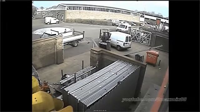 Неудачники и дураки на вилочном погрузчике! смотреть онлайн