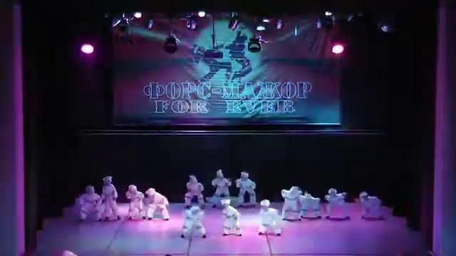 Танец медвежат. Данс-клуб Форс-мажор. Миасс. Май 2017 года смотреть онлайн