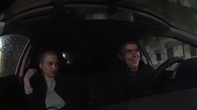 ПЬЯНАЯ ДЕВУШКА КЛЕИТ ТАКСИСТА. ЯНДЕКС ТАКСИ В КРАСНОДАРЕ. смотреть онлайн