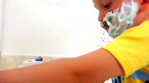 Bad Baby Дети бреются Усы от Кока Кола! Babies Shave Moustache from Coca Cola!