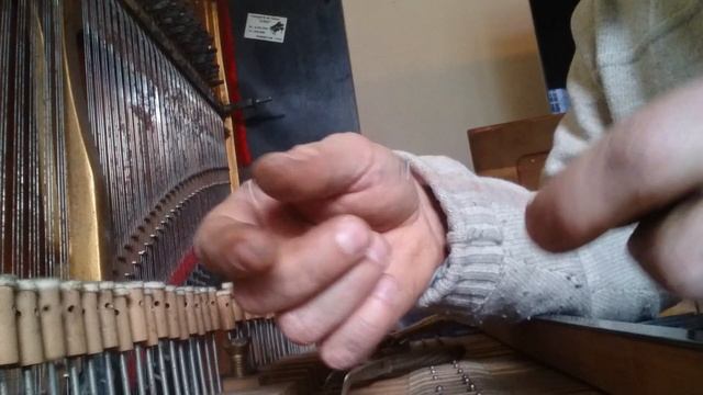 Ремонт басовой струны после обрыва. 1 ч. смотреть онлайн