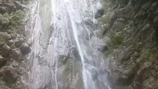 Красивая девушка и водопад.супер!!!! смотреть онлайн