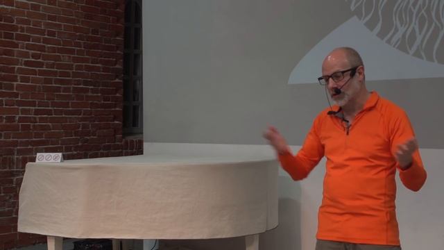 Лекция–перформанс художника Дмитрия Гутова на тему «Как Маркс помогает понять искусство?» смотреть онлайн