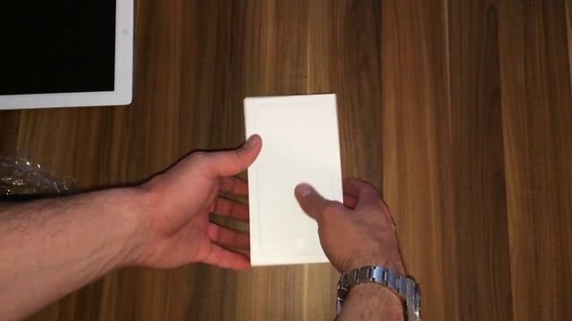 Unboxing the iPhone 6 Plus смотреть онлайн