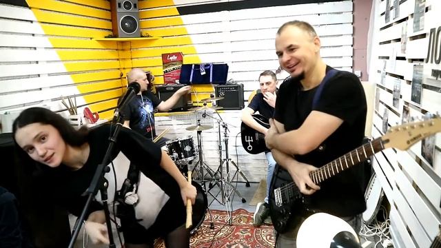 Фолк-группа Ш.Т.О. на квартирнике в Логове! смотреть онлайн