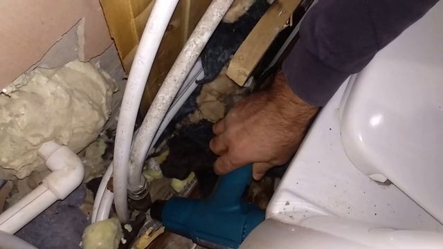 Отогреваем трубы феном строительным смотреть онлайн