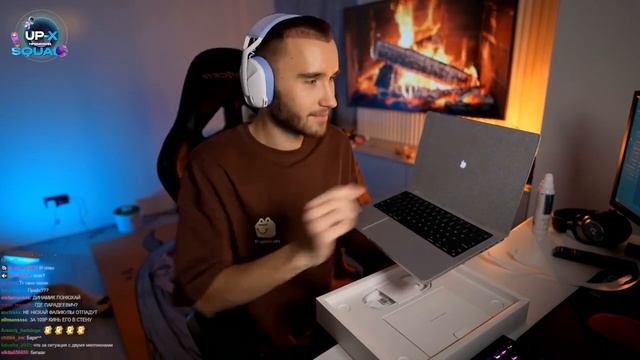 КОРЕШ РАСПАКОВЫВАЛ НОВЫЙ MAC BOOK смотреть онлайн