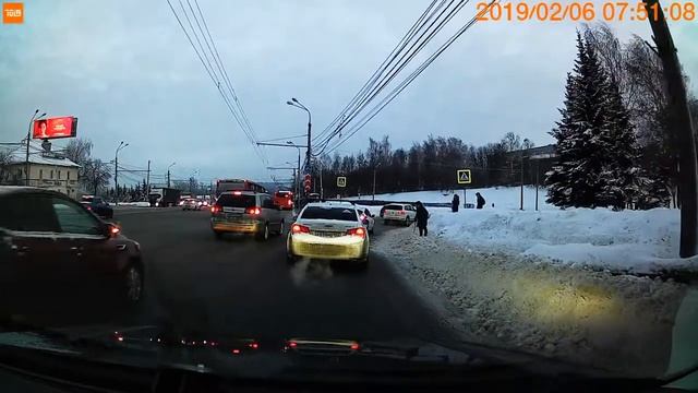 Дедушка пытается пройти смотреть онлайн