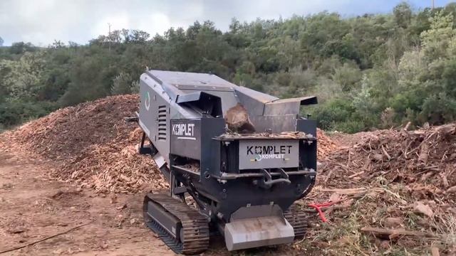 The mighty Krokodile from Komplet processing concrete, wood and asphalt смотреть онлайн