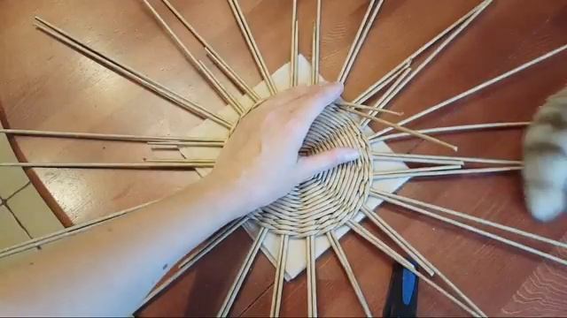 Плетем Поднос из бумажных трубочек 1! Запись трансляции! смотреть онлайн