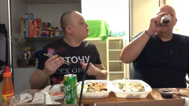 Vine video беспалева/sushi rolls pizza 巻き寿司 壽司卷比薩 스시 롤 피자 MUKBANG eating смотреть онлайн