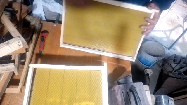 Как я наващиваю рамки на 300 мм. для пчел смотреть онлайн