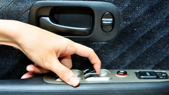 Cómo reconfigurar la ventanilla automática tras cambiar la batería del auto смотреть онлайн