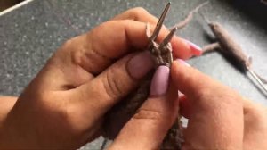 Вяжем детскую шапочку спицами. Тёплая шапочка с ушками