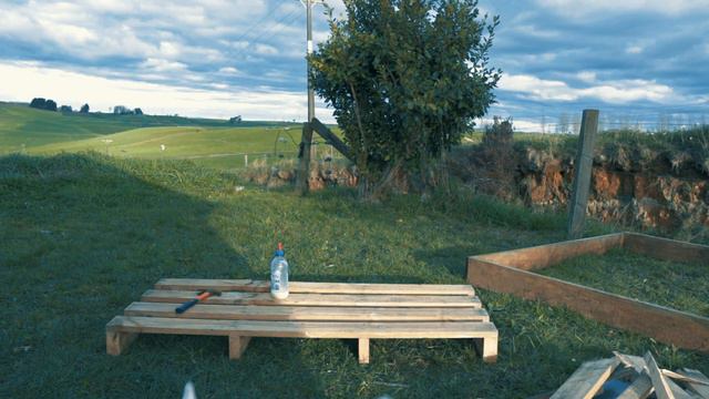 My Life living in Rural New Zealand|D.I.Y Garden Bed|Making Lemon, Honey & Tea|Rural Living смотреть онлайн