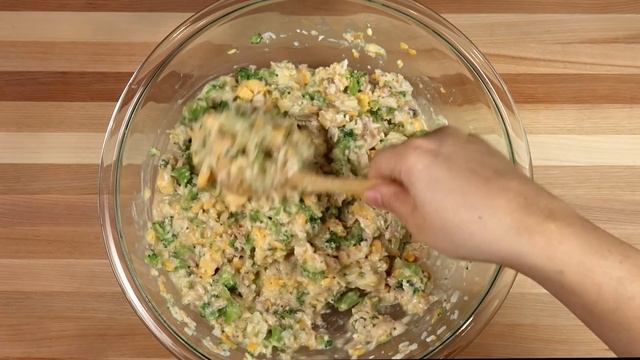 EASY Cheesy Broccoli Chicken Rice Casserole | Broccoli Cheese Rice Casserole