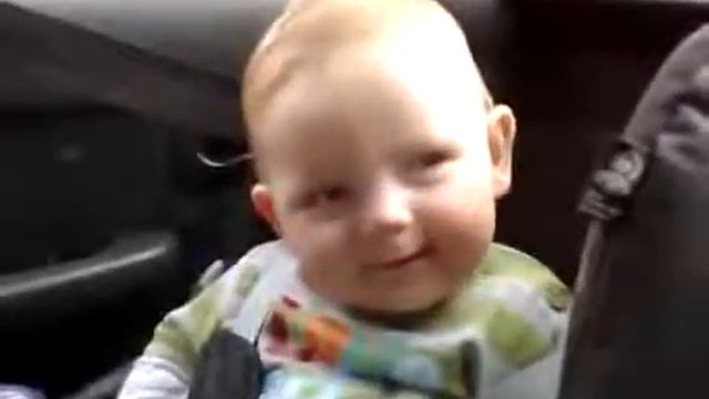 Трогательное видео! Смешной малыш борется со сном, посмотрите для настроения смотреть онлайн