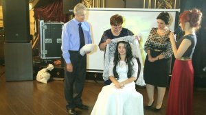 Снимается фата у невесты, свадебный обычай