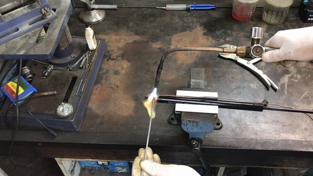 Ремонт газлифта Ниссан Х Трейл. Repair of the Nissan X Trail gas lift. смотреть онлайн