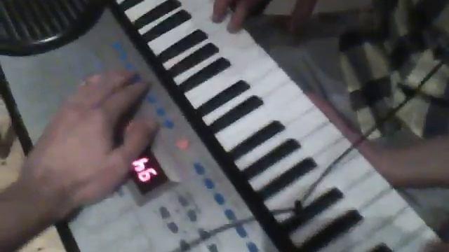 DubStep на детском синтезаторе смотреть онлайн