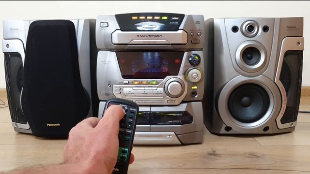 Panasonic SA-AK45 , 5 CD stereo system oldies but goldies ,160W (musical) ,tuner, auto reverse Dec смотреть онлайн
