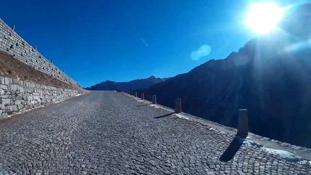 Bicycle touring Milan-Zurich Nov. 2017, Tremola Pass (Reupload) смотреть онлайн