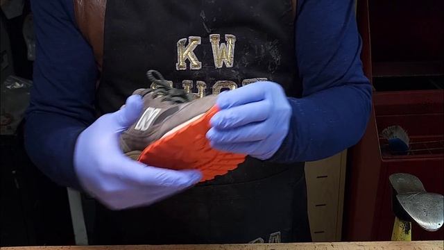 New Balance 991 Resoling & Cleaning смотреть онлайн