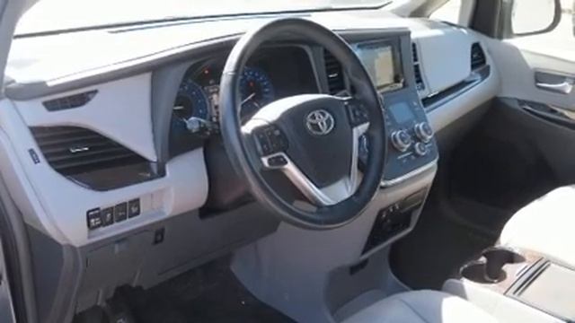 2017 Toyota Sienna XLE Premium 8 Passenger смотреть онлайн