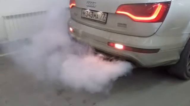 Как дымит audi Q7 смотреть онлайн