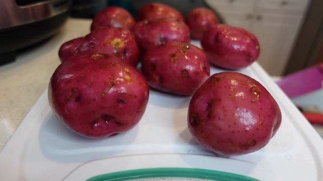 CROCK POT FAVORITES | SLOW COOKER FAVORITES | EASY RECIPES | FEEDING THE BYRDS смотреть онлайн