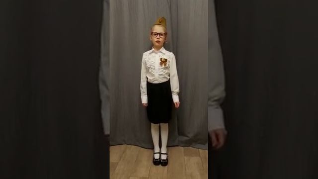 ДНЮ ПОБЕДЫ ПОСВЯЩАЕТСЯ! Демидова Злата читает стих Юрия Соловьёва Я — предков славянских кровинка. смотреть онлайн