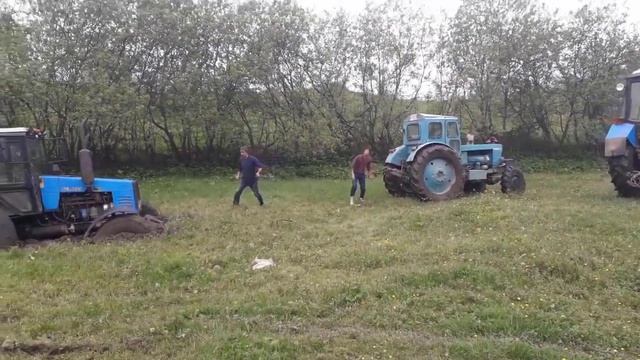 Трактор #Беларус1221 застрял в грязи.#Т40 пришел на помошь 2019