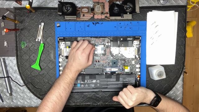 MSI GS66 Stealth Thermal Paste Guide смотреть онлайн