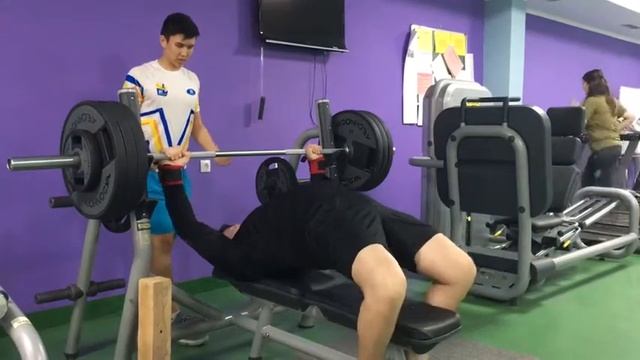 Жим лежа 150 кг x 2 (тренировка) смотреть онлайн