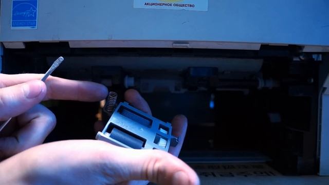 Kyocera FS4020 - замена ремкомплекта (часть 3 - замена роликов в нижнем лотке) смотреть онлайн