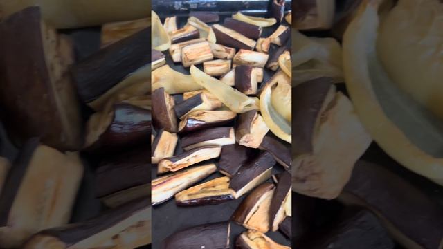 Баклажаны с перцем чесноком зеленью хранятся в холодильнике#нравится всем# смотреть онлайн