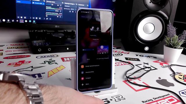 Как установить часы на экран телефона смотреть онлайн