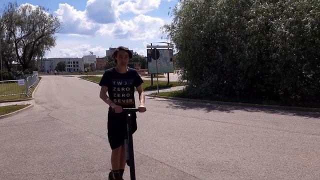 Первый раз еду на электросамокате смотреть онлайн