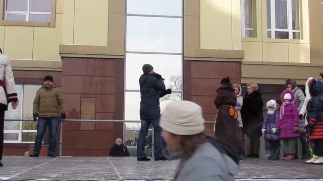 Танец "Калинка" на Рождественском Семейном празднике. Донецк 2015... смотреть онлайн