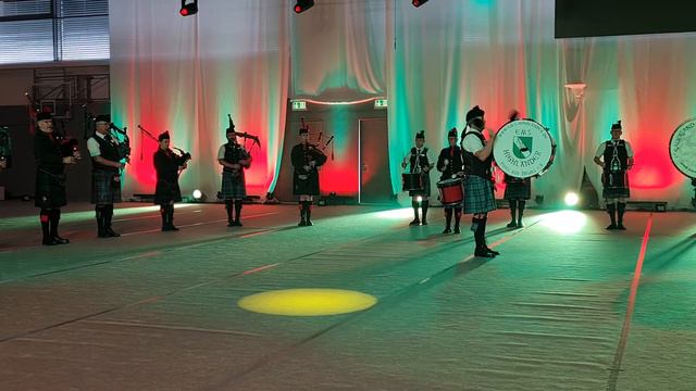 ISM&FRIENDS 2022 - EMS Highlander & 1st Sauerland Pipes and drums - Scotland the brave / Rowan tree смотреть онлайн