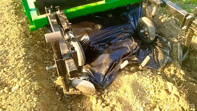 Грядообразователь для клубники (земляники садовой) в действии смотреть онлайн