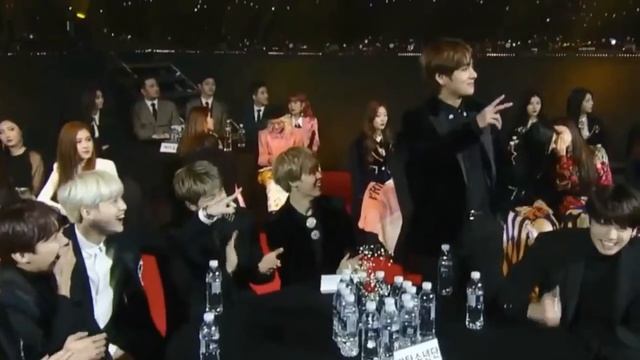 BTS's V & Park Hyungsik Moment @ 27th Seoul Music Awards
