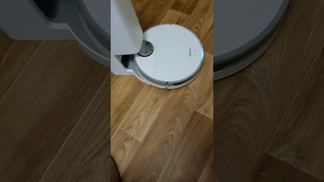Samsung Jet Bot+ не заезжает на станцию смотреть онлайн