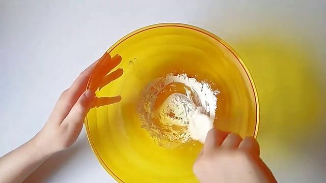 ТРИ РЕЦЕПТА СЛАЙМА без КЛЕЯ и ТЕТРАБОРАТА / КАК СДЕЛАТЬ СЛАЙМ СВОИМИ РУКАМИ смотреть онлайн